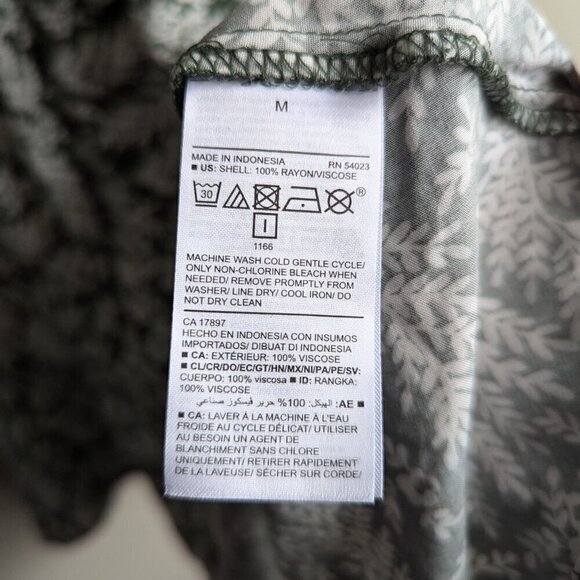 Old Navy Ditsy Floral Dress - Picture 5 of 6